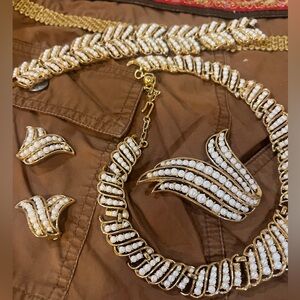 Rare vintage Crown Trafari gold plated with faux seed pearls 5pc. Set Signed.